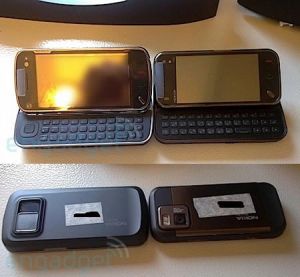N97 in stanga, Mini in dreapta