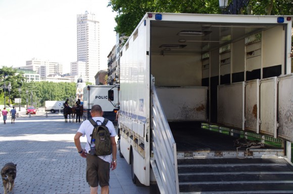 Madrid - Masina de transportat caii politiei