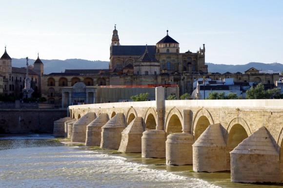 Podul roman si moscheea in departare