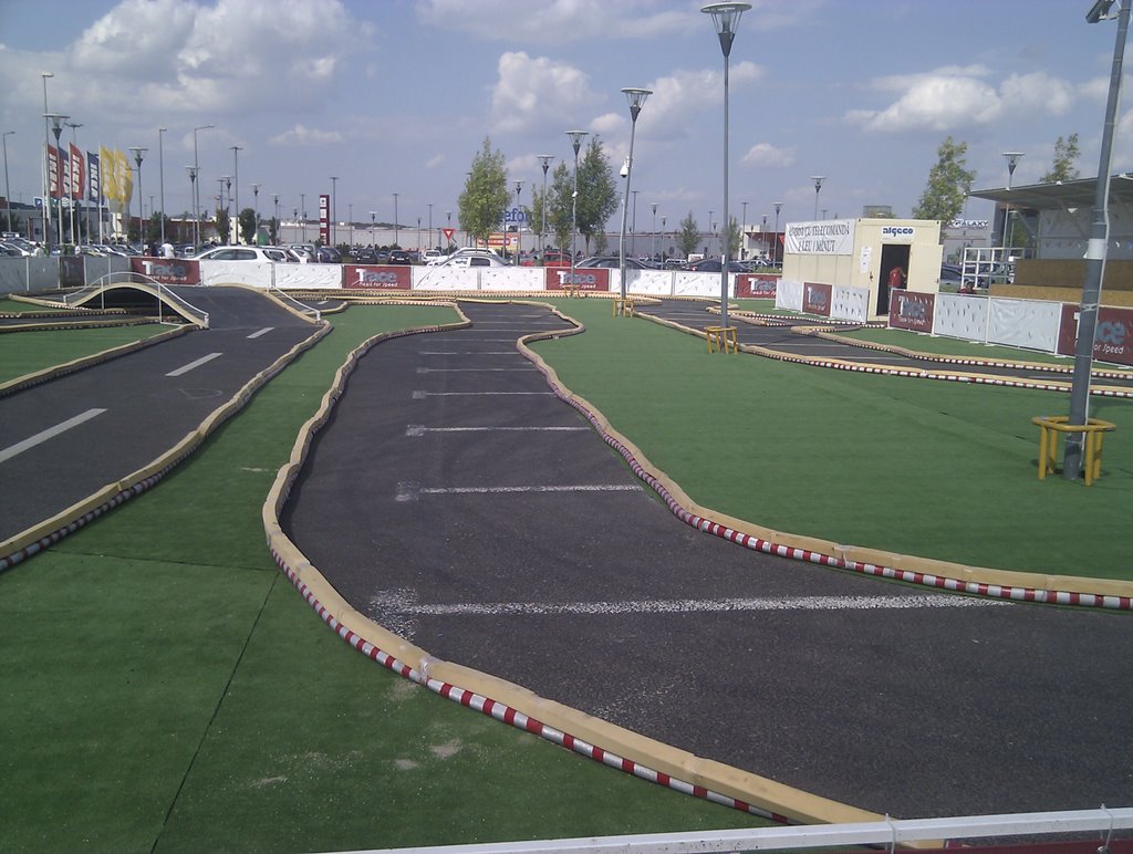 Circuit de automodelism in Baneasa Mall