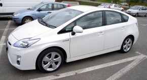lateral - toyota prius