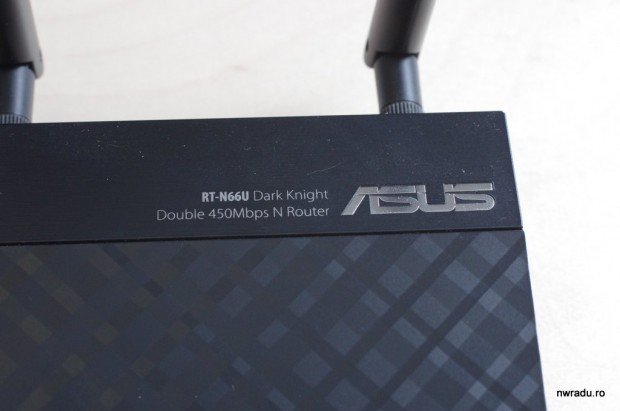 asus_rt_n66u_dark_knight_router_05_sigla