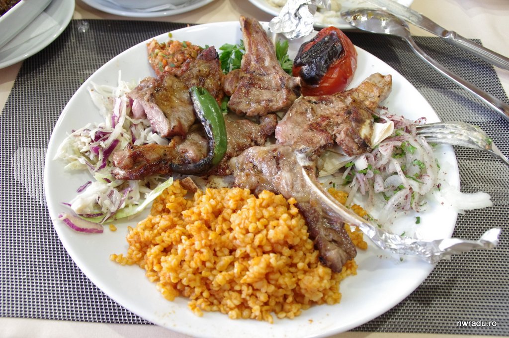 Mâncare turcească la restaurantul Sultan