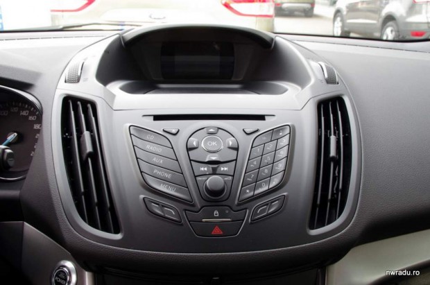 noul_ford_kuga_27_consola_audio_trend