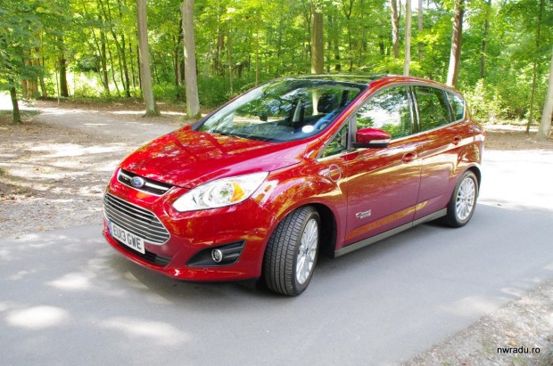 ford_c_max_energi_hybrid_01