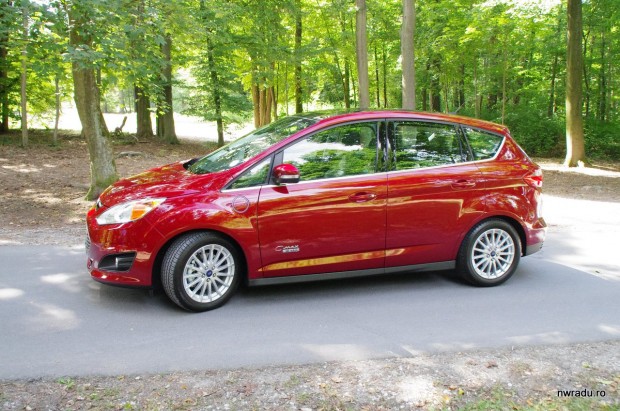 ford_c_max_energi_hybrid_02