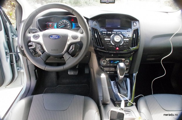 ford_focus_electric_09_interior