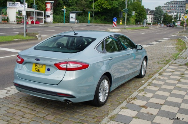 ford_fusion_mondeo_hibrid_07