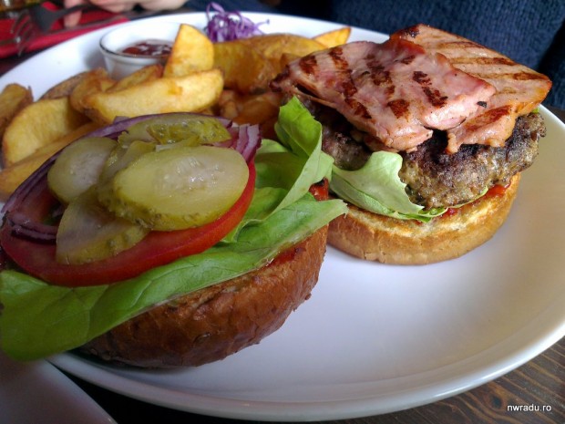 embassy_burger_05_bacon