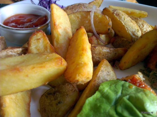 embassy_burger_10_wedges