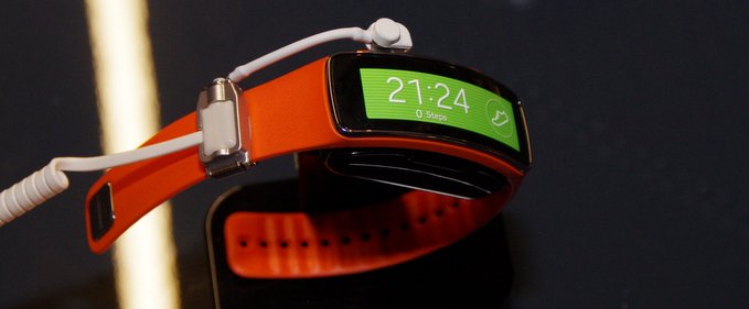 Review Samsung Gear Fit – brățara inteligentă