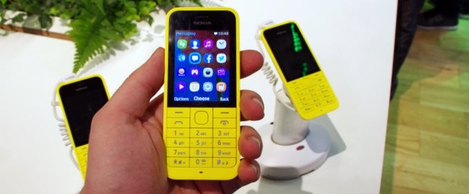 Nokia 220: telefonul clasic primește Facebook