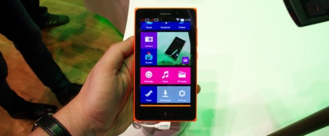 Nokia XL cu Android, hands-on, video și fotografii cu interfața