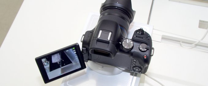 Noul Samsung NX30: design funcțional