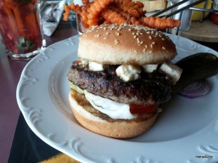 champions_marriott_burger_13_black_blue