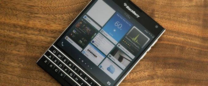 Blackberry Passport, mare cât o zi de luni