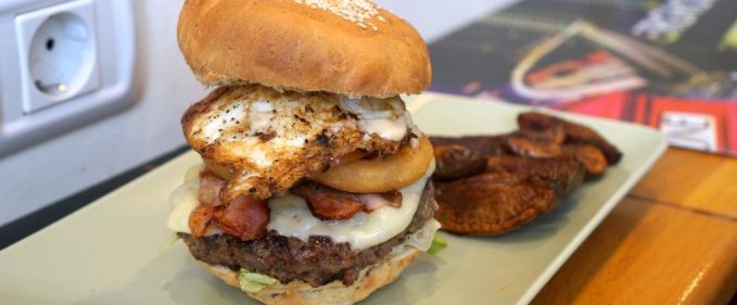 Turul Burgerilor: Ringer & Farm și Las Vegas la Buffalo Baz, local de concurent Masterchef