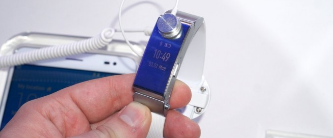 Huawei Talkband B2 este o brățară 2-în-1 bine gândită