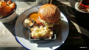 switch_eat_burger_pulled_3