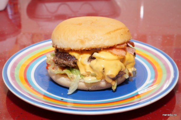 burger_van_08_royal_cheese