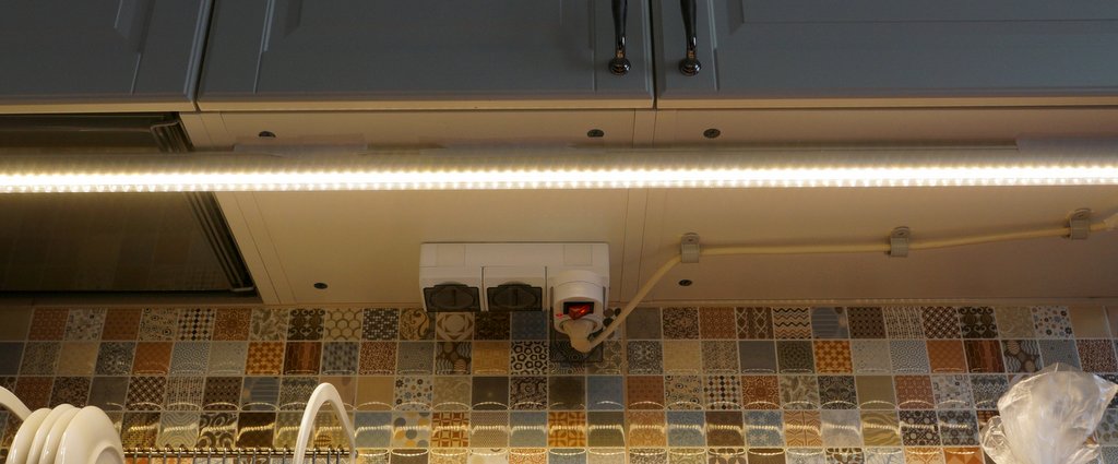 Easy to read Reverse Bee Renovare: lampă LED pentru blatul de bucătărie - nwradu blog