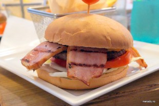 pizza_hut_american_4_bacon_burger