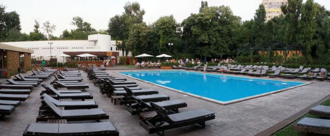 Un loc bun de relaxare în București: Piscina Floreasca