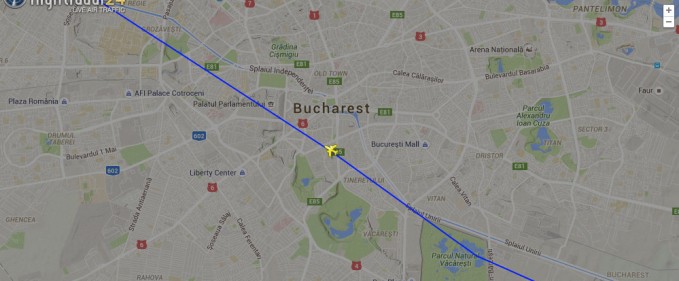 Un Antonov vechi deasupra Bucureștiului