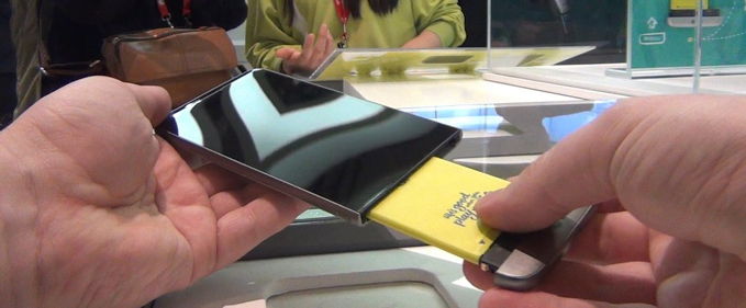 Cum funcționează sistemul modular de la LG și cât de ușor se înlocuiesc accesoriile sau bateria