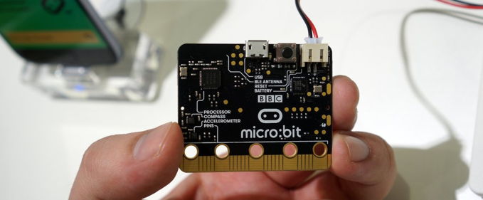 Micro:bit, dispozitivul pe care elevii britanici îl primesc gratuit la școală
