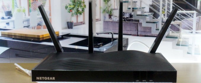 Netgear prezintă routerul de 5300 Mbps, modelul Nighthawk X8
