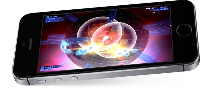 Cum de Apple a făcut un telefon mic ȘI performant, iar alții nu?