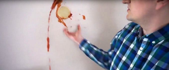 Am dat cu un burger de perete și vopseaua Oskar Ceramic s-a curățat fără probleme