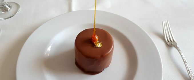 Restaurantul Zexe: mâncare românească boierească și printre cele mai bune prăjituri din București