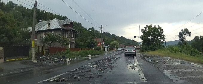 Limita de 80 km/h pe autostradă pe ploaie nu-i pusă degeaba!