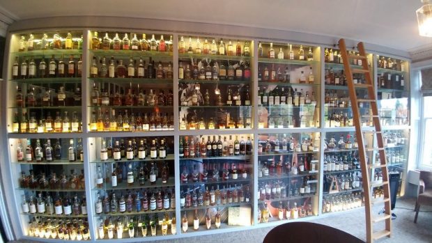 biblioteca_whisky_room