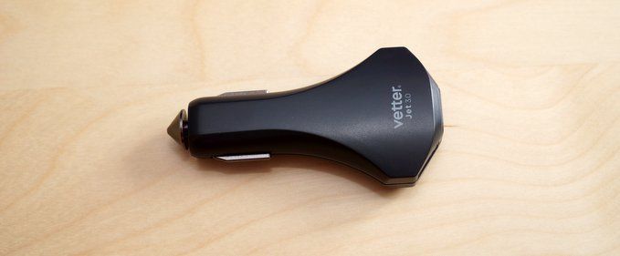 Review: încărcător auto cu fast charge Vetter Jet 3 pentru telefoane