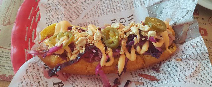 Hot dogs speciali la Victoriei 18