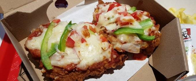 KFC lansează Chizza, un fel de pizza pe pui