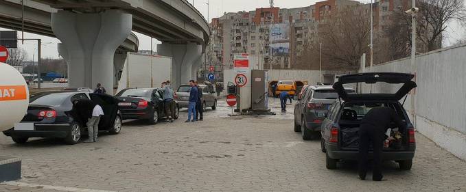 Cum am spălat singur mașina la benzinărie