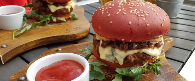 Turul Burgerilor la Ză Lokal: burgeri care arată bine în poză