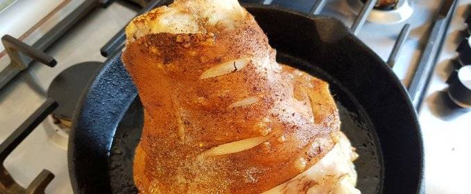 Pulled pork la slow cooker (cea mai simplă metodă de a găti așa ceva)