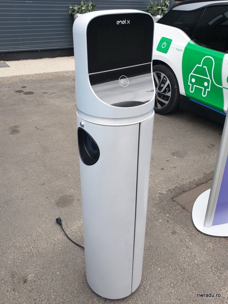 Enel va instala 2.500 de puncte de încărcare a mașinilor electrice în