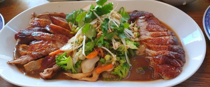 Mâncare asiatică excelentă la Noodle Bar by Tuk Tuk