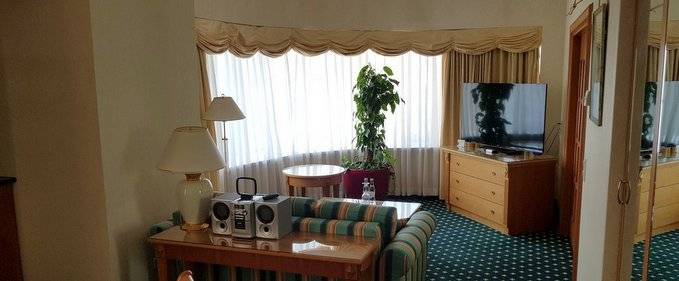 Cum arată o cameră Corner Suite la JW Marriott din București