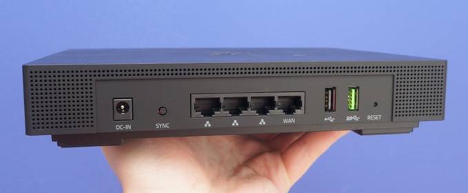 Review de router: noul Razer Sila
