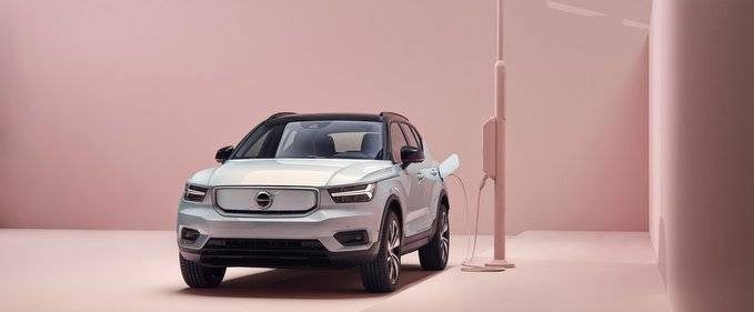 Volvo lansează XC40 Recharge, primul lor SUV electric