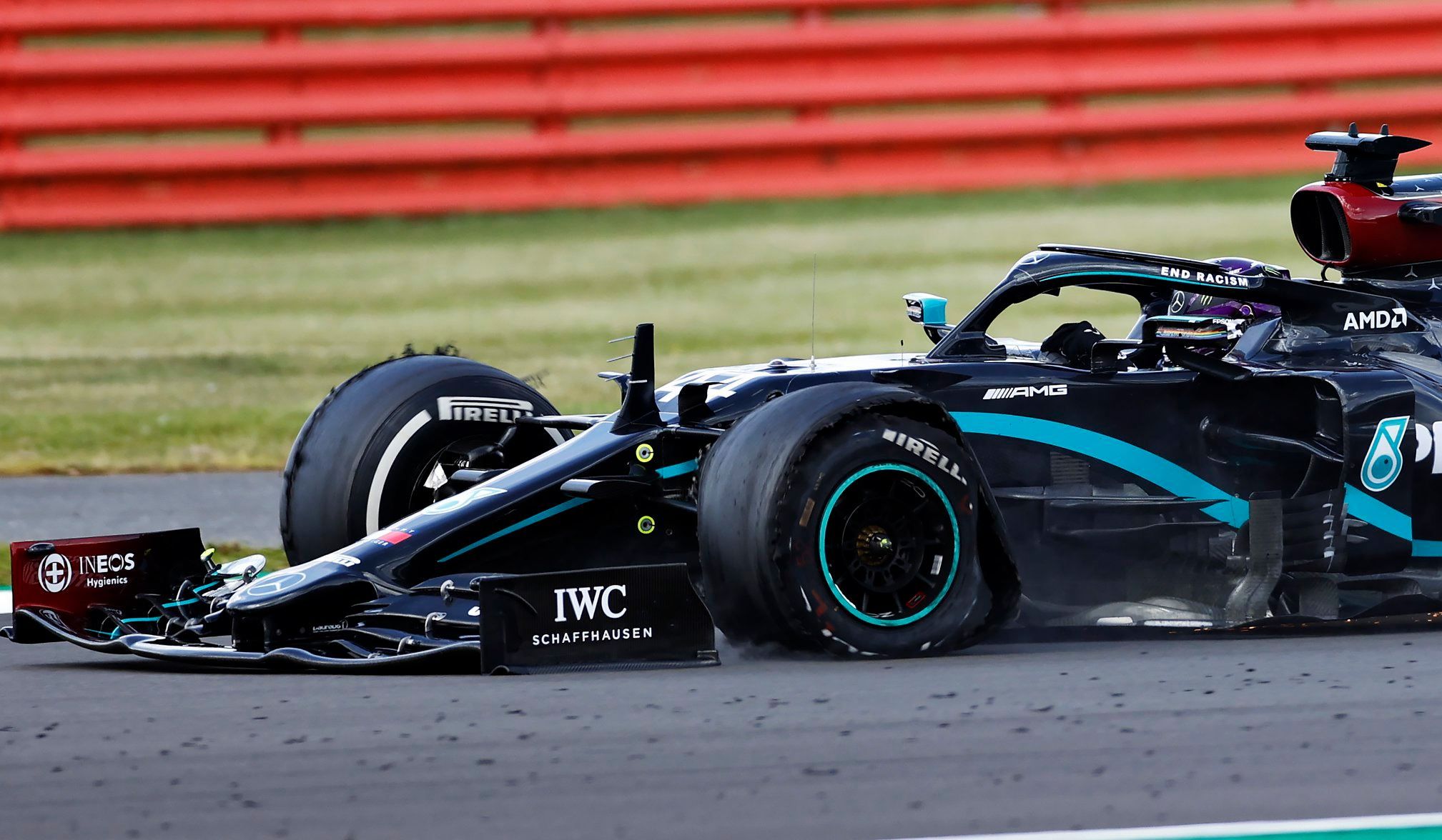 Cu trei pene în ultimele două tururi, sper că v-ați uitat la cursa de Formula 1 de la Silverstone