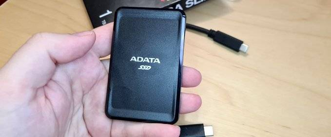 Review SSD extern ADATA SC685 – 35 de grame și dimensiunea unei cărți de vizită