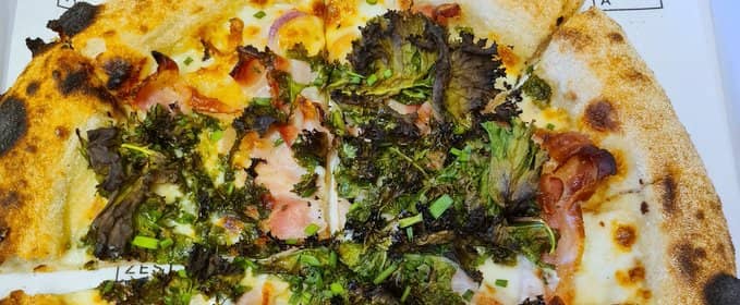 Pizza napoletană excelentă la Zest Pizza